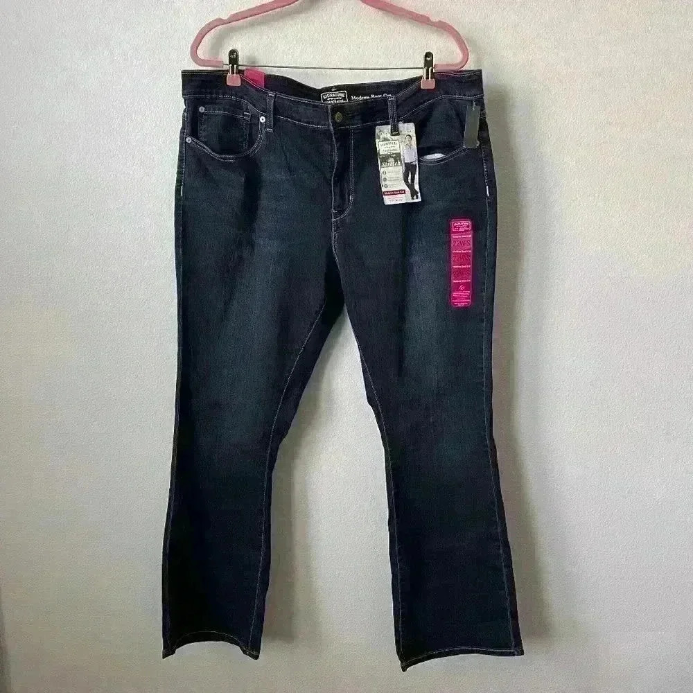 Signature Levi Strauss Modern Bootcut Stretch 22W